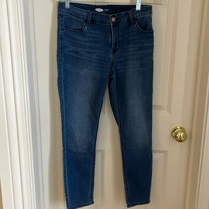 Old navy super skinny jeans, size 8 short